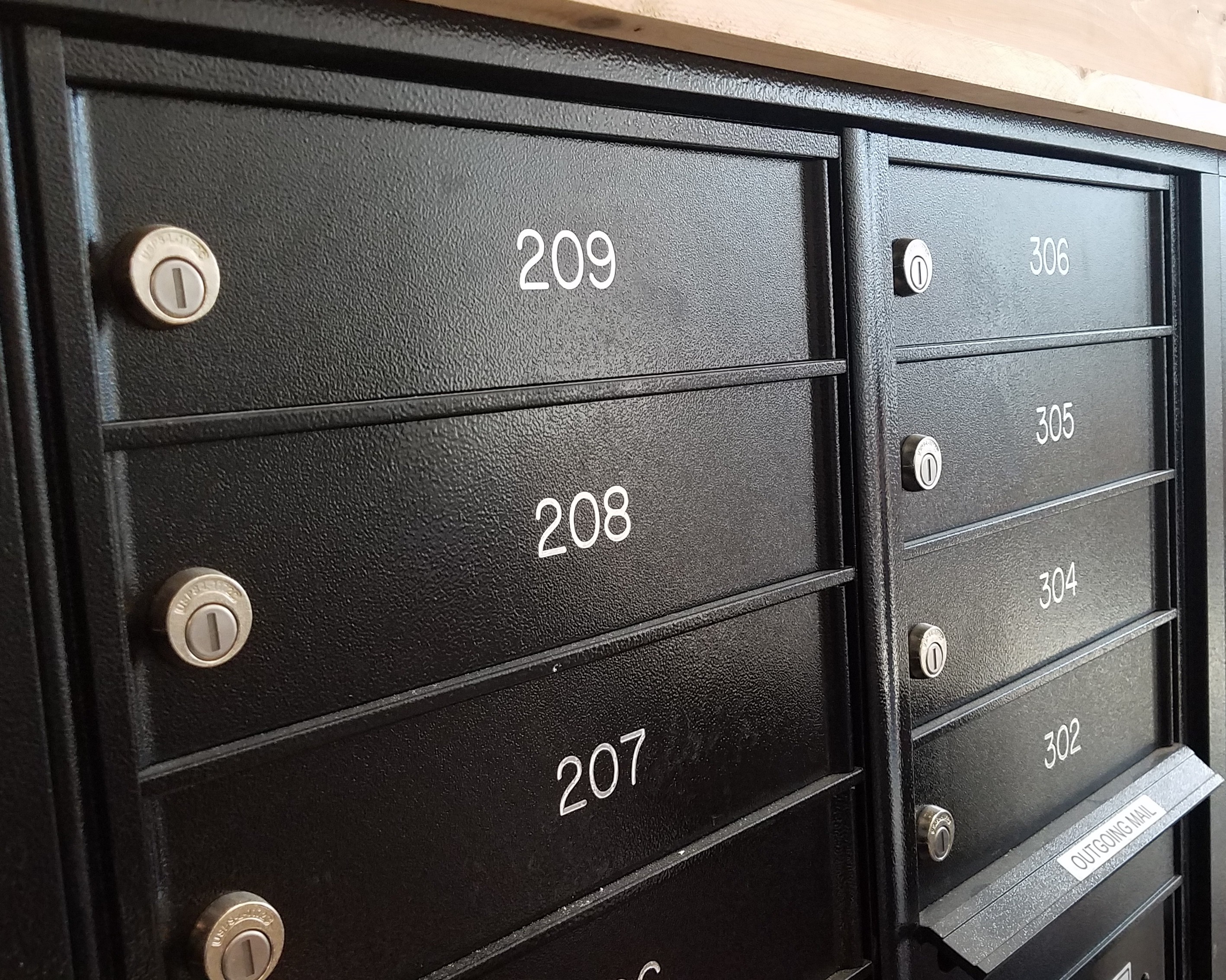 taylor street apartment mailboxes