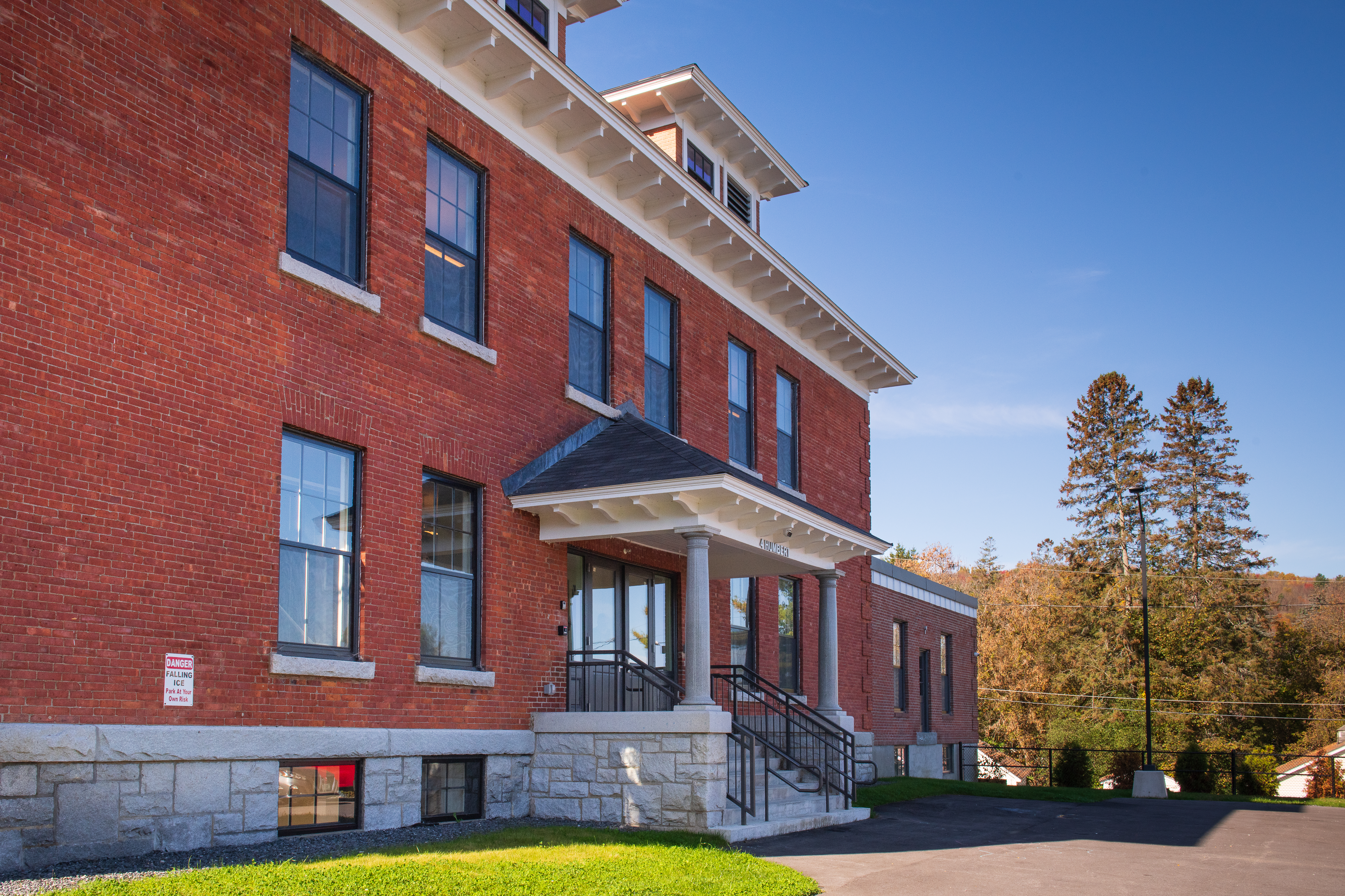 Image of the exterior of Ward 5 School Apartments